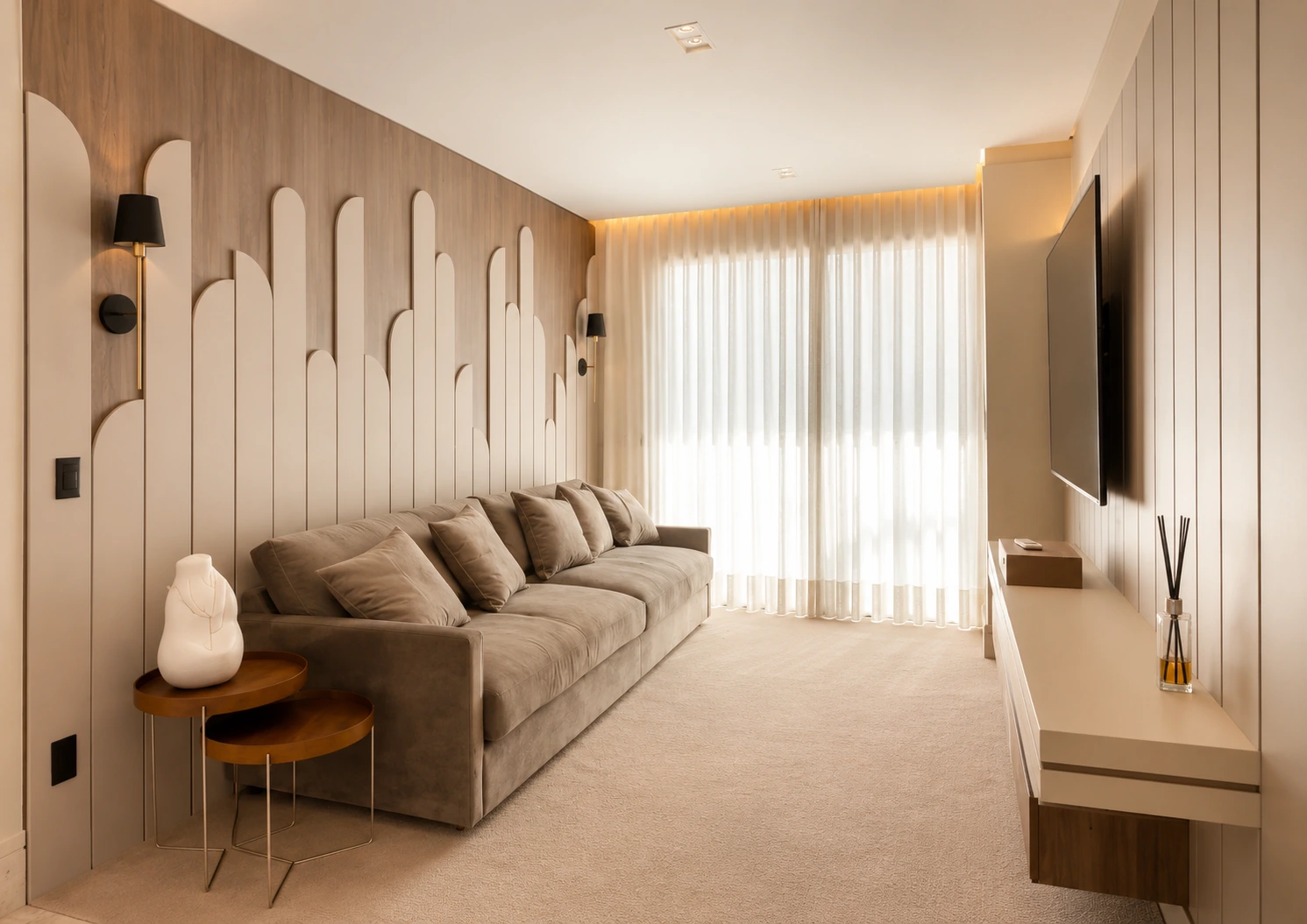 Ambiente contemporâneo com cortinas sob medida